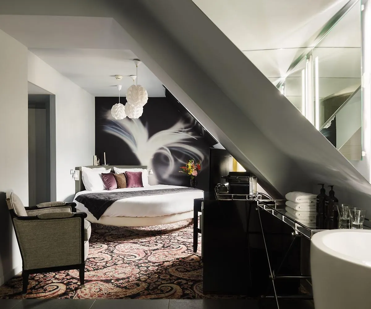 New Republique - Ex Albert's 4*