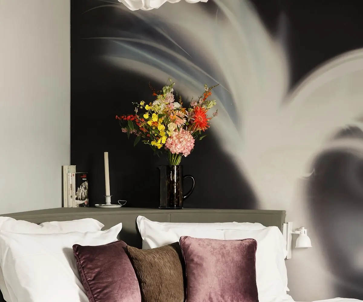 New Republique - Ex Albert's Hotell