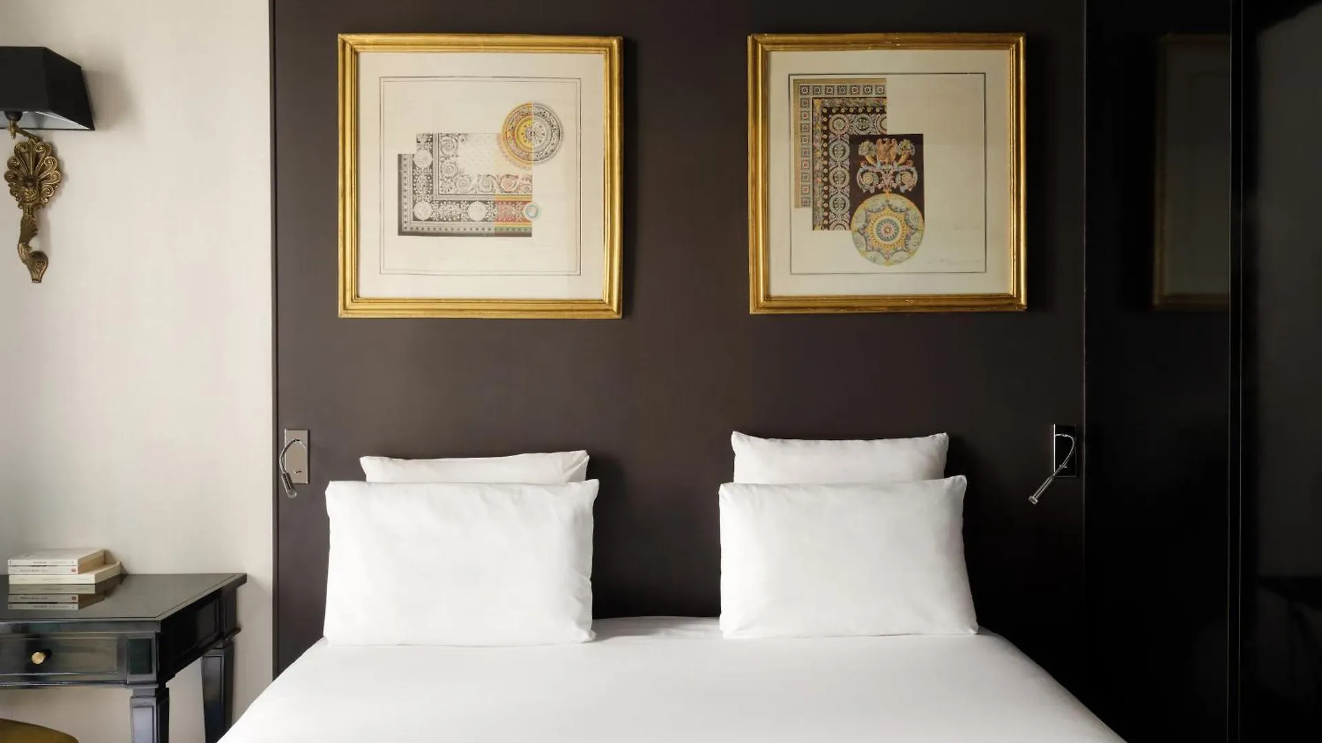 New Republique - Ex Albert's Hotel 4*