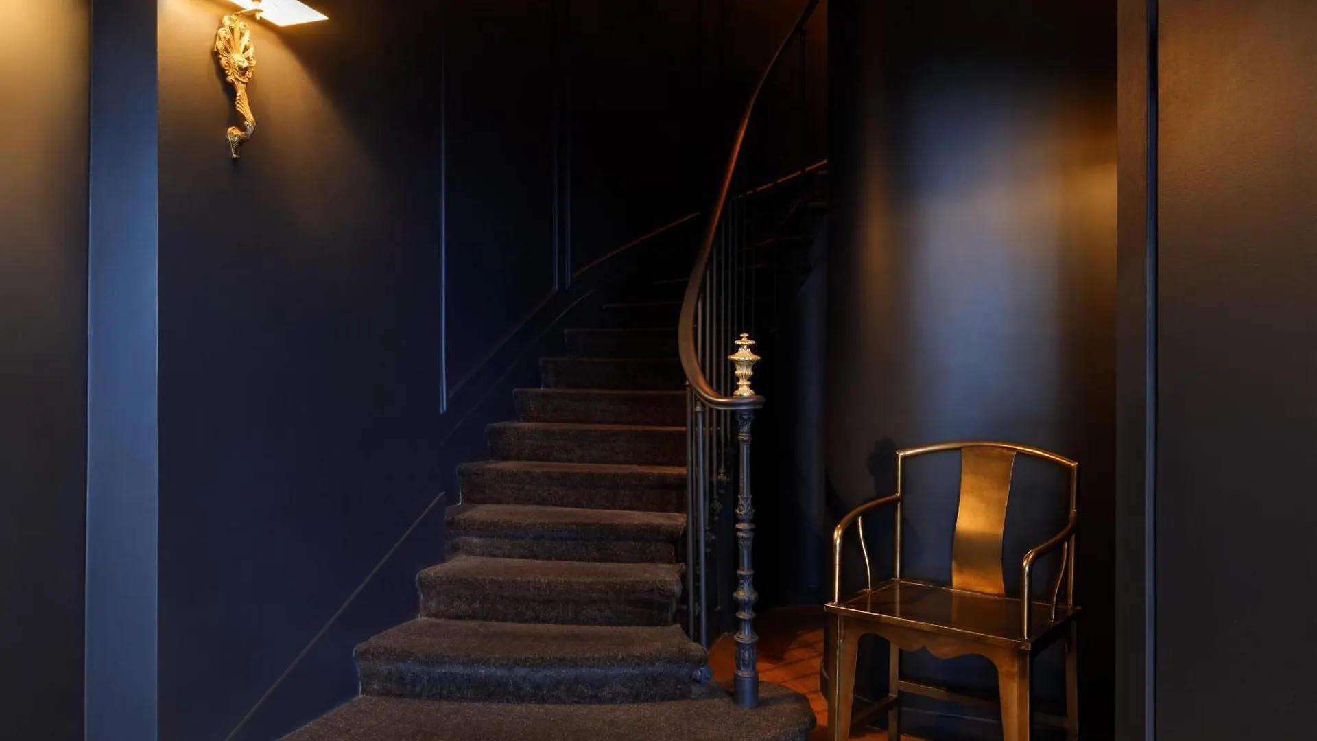 New Republique - Ex Albert's Hotell