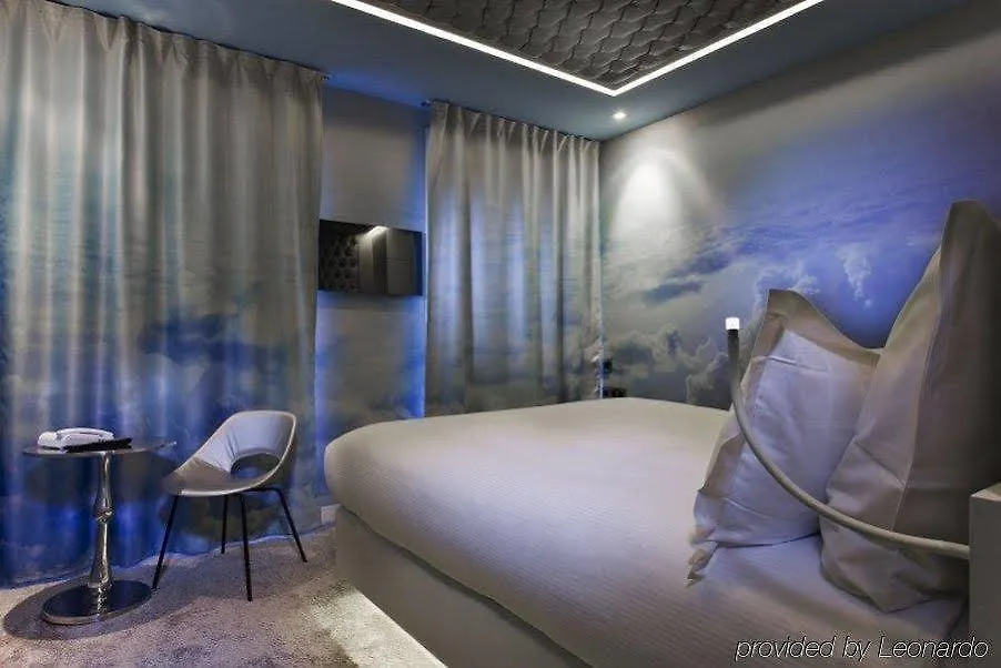 New Republique - Ex Albert's Hotell